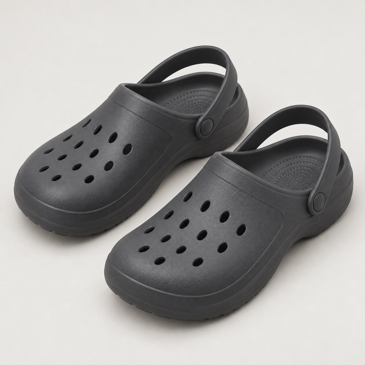EV-003 Ventilated closed-toe clog